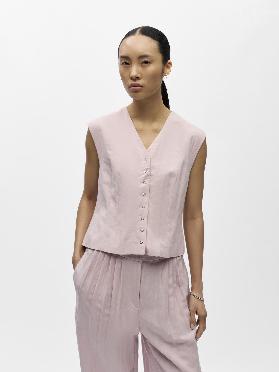 model_shot-front